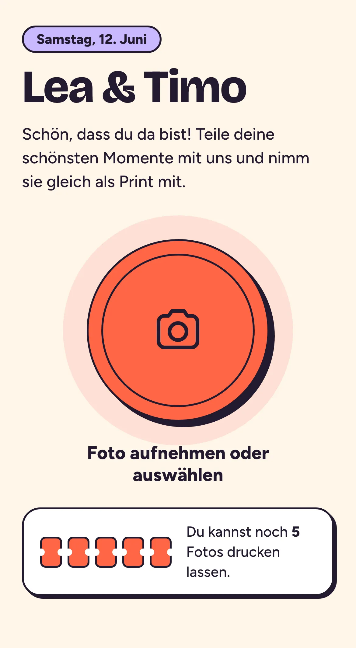 Druckfrisch im Look «Verspielt»: die Seite der Hochzeit von Lea und Timo mit einem grossen Auslöser zum Fotografieren